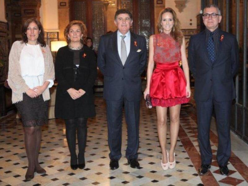 Sandra Ibarra junto a Juan Ramón Lucas, una mujer solidaria