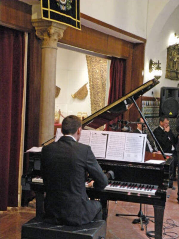Sevilla.Concierto de coplas en la clausura expositiva de la Hermandad de San Isidoro de Sevilla.