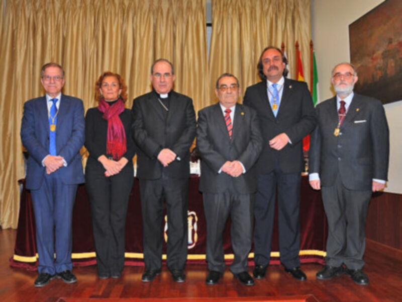 Sevilla.El Ateneo reconoció la labor de Caritas Diocesana con la medalla de Oro de su instituición.