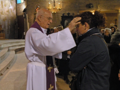La Cuaresma comienza con el Miércoles de Ceniza en la Parroquia de Sta. María de las Flores y San Eugenio Papa de Sevilla. 