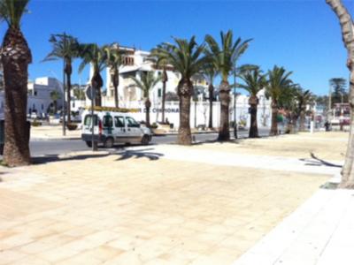 Soterrados la red aérea de baja tensión en la plaza del Padre Lerchundi para mejorar su eficiencia y la estética del lugar(Chipiona)