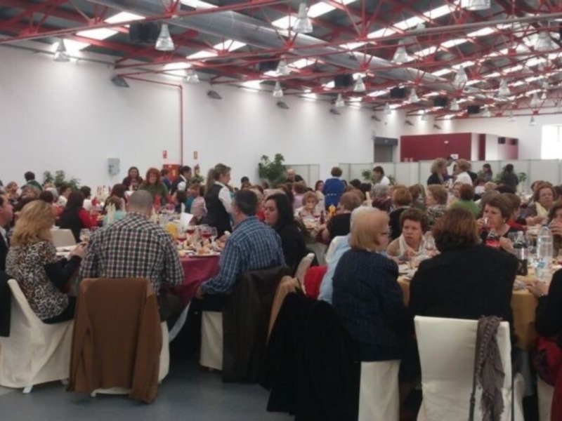 Más de 200 mujeres participan en el almuerzo convivencia del Día Internacional de la Mujer(Chipiona)