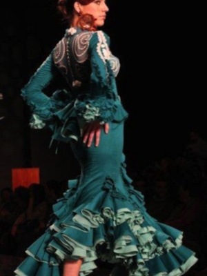 Claudia Revuelta debuta sobre la pasarela 