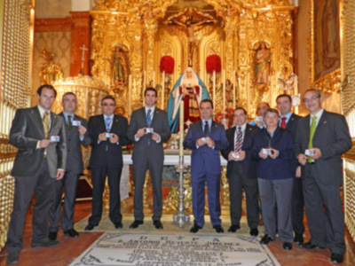 El paso de la Virgen de las Angustias de Alcalá del Río, llevará un cirio de los donantes de Órganos.