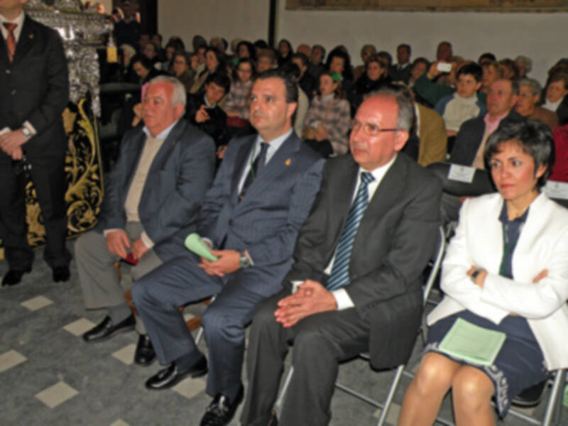 El paso de la Virgen de las Angustias de Alcalá del Río, llevará un cirio de los donantes de Órganos.