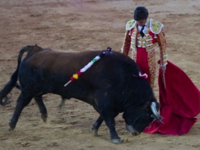 El Juli reaparece en Olivenza y sale por la puerta grande