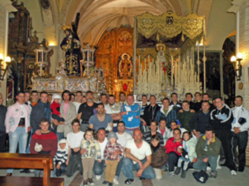 La Hermandad del Nazareno de Alcalá del río sin completar su estación.