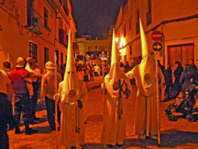La Hermandad del Nazareno de Alcalá del río sin completar su estación.