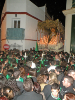Esplendor de Jueves Santo en la Hermandad de la Vera-cruz de Alcalá del Río