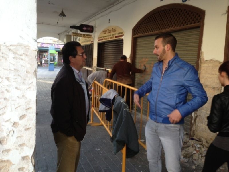 Javier Díaz aclara que la reforma de la Plaza de Abastos se realiza por ser inviable el traslado al nuevo mercado(Chipiona)