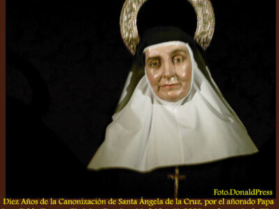 Santa Ángela de la Cruz -Diez Años de Santidad Reconocida-. Otro Santo la Canonizó, el entonces Papa Juan Pablo II.
