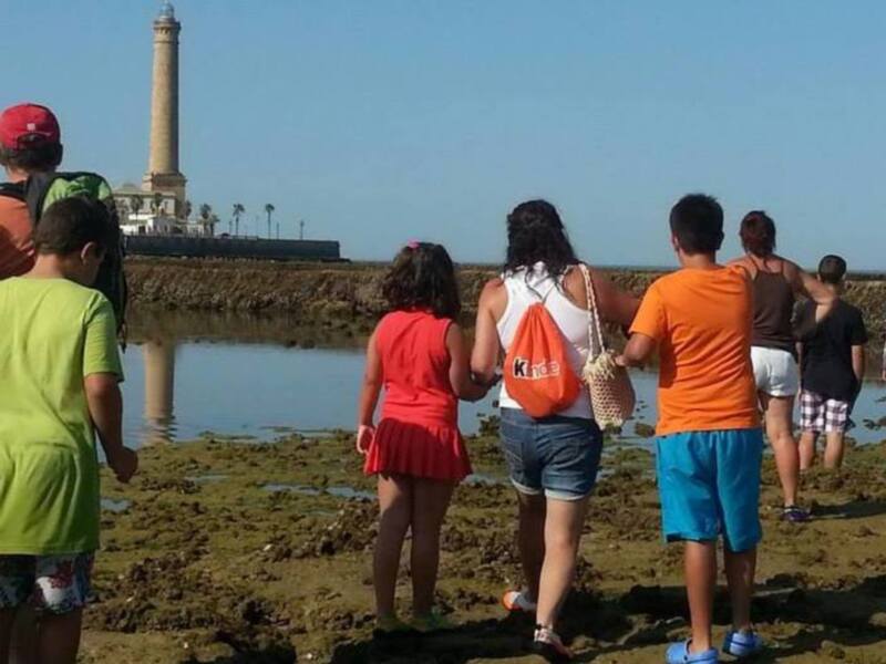 Las visitas a los corrales de pesca se convierten en uno de los principales atractivos turísticos para los visitantes(Chipiona) 