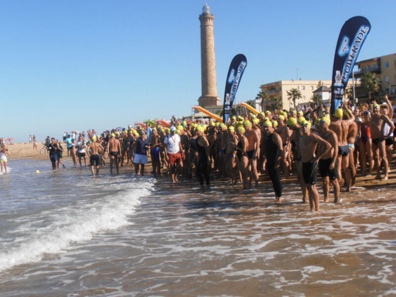 La espectacularidad de la Travesía Picoco-Playa de Regla llena de animación la costa chipionera 