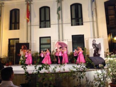Las academias de baile llenan la Plaza de Andalucía para recordar a Rocío Jurado(Chipiona)  