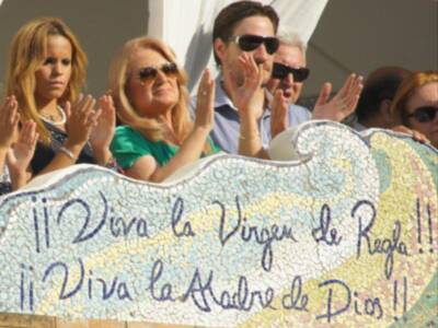 Gloria Camila Ortega toma testigo de su madre y su padre en la virgen de Regla en Chipiona