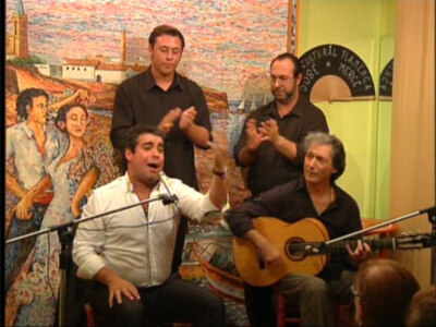 Chipiona abre el programa de cooperación cultural con la fuerza y el carácter del gaditano Raúl Gálvez