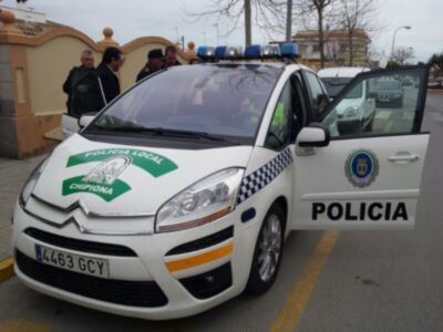 Antonio Peña presenta un nuevo coche patrulla para la Policía Local(Chipiona)