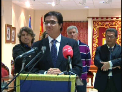 El Ayuntamiento de Chipiona presenta al pregonero y el cartel oficial de la Semana Santa 2014