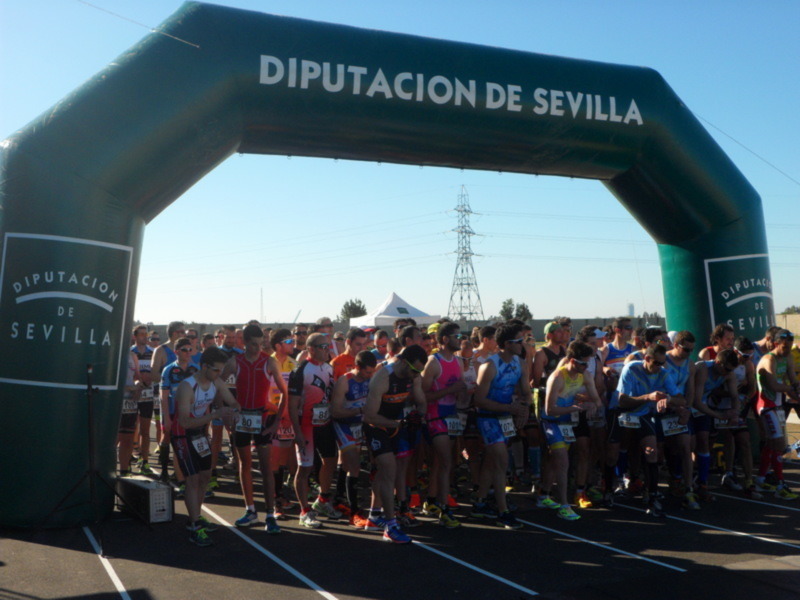 Rafael Curado y Desirée León se lucen en La Algaba en el Â3er Duatlón Ruta del AzaharÂ