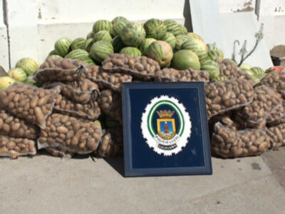 La Policía Local interviene 1.200 kilos de sandías, 600 de patatas, dulces y bollería procedentes de venta ambulante.(Chipiona) 