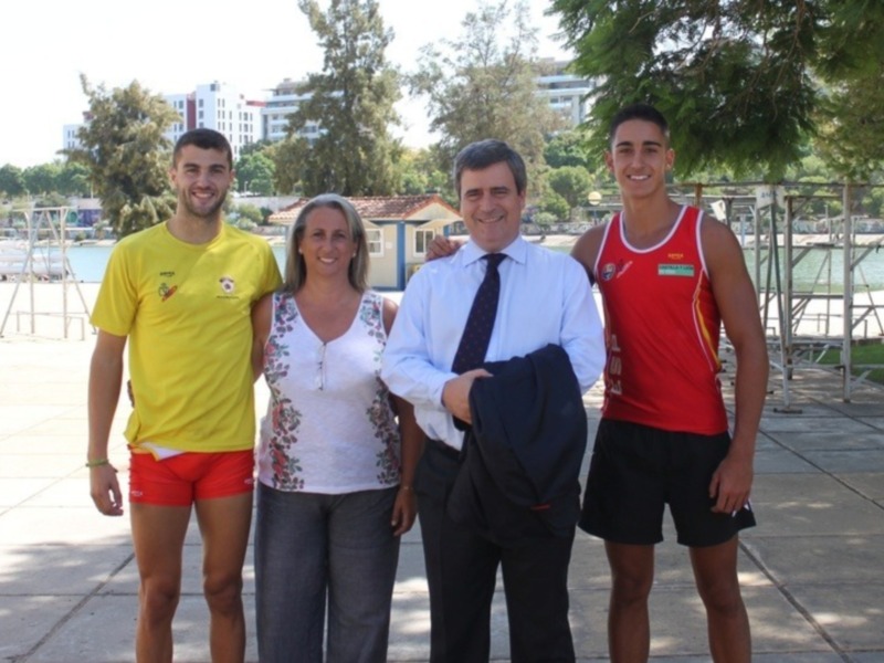 El Secretario General para el Deporte, con los campeones mundiales del Club Náutico Sevilla