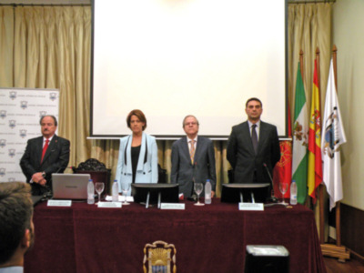 Sevilla. Inaugurada la Exposición Navarra intensa y Homenaje a Julio Caro Baroja y posterior conferencia con la  presencia de la Presidenta de la Comunidad Foral de Navarra, Yolanda Barcina