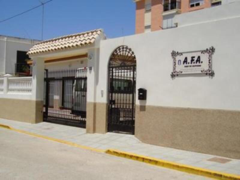 Izquierda Unida apoya a la Fundación Vita en el futuro  Centro Vita multiservicios.(Chipiona) 