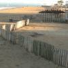 Chipiona instala tres kilómetros de retenedores en las playas para minimizar la pérdida de arena por los temporales 