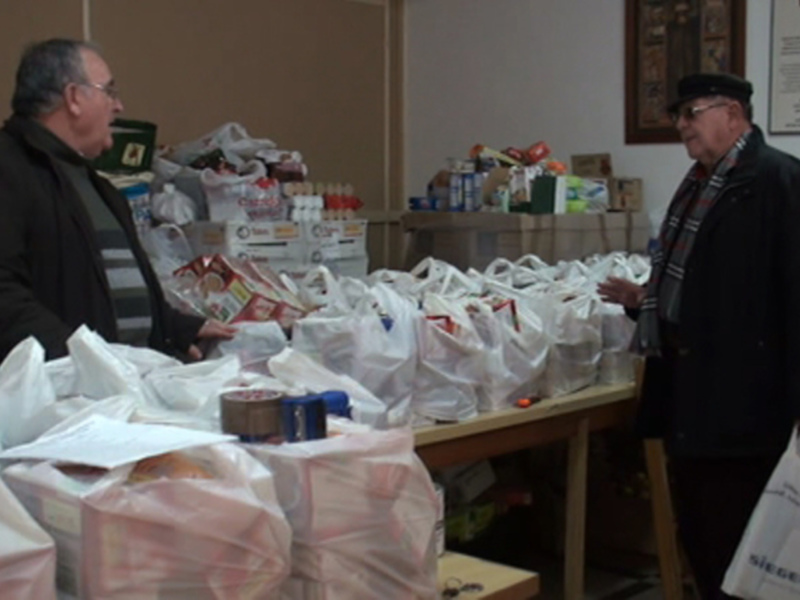 Cáritas Parroquial de Chipiona distribuyó en su campaña de navidad 3000 kilos de alimentos entre 50 familias  
