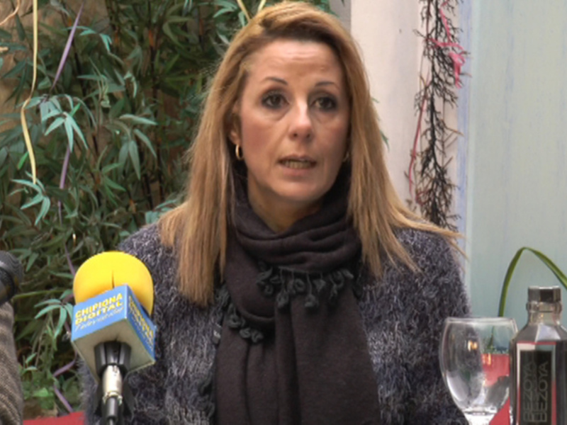 La candidata a la Alcaldía de Chipiona por el PA se compromete a reabrir la oficina de Endesa en la localidad. 