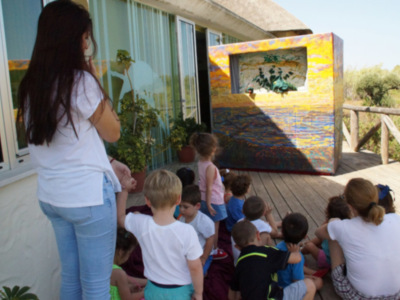 El Centro El Camaleón incorpora un nuevo teatro de guiñol como nueva actividad educativa para los más pequeños(Chipiona)
