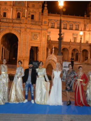 Sevilla.La Plaza de España de Sevilla testigo de pasarela de Custo Barcelona y caftanes marroquí.