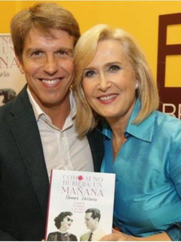 El Cordobés y Virginia Troconis padrinos en la presentación del último libro de Nieves Herrero en Sevilla