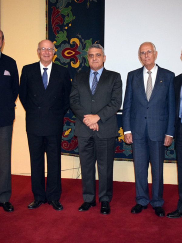Sevilla.  Conferencia ?Un  marino en el conflicto de Kosovo? por el Presidente del Real Círculo de Labradores de Sevilla.