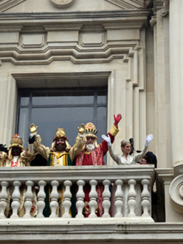 Sevilla. La Cabalgata de Reyes  de Sevilla, cumplió con los niños y mayores el 5 de enero.