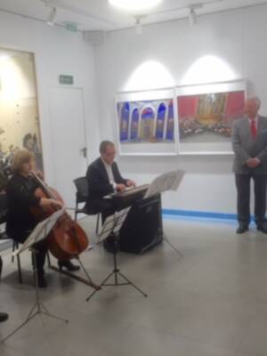 Castro Crespo sorprende al unir música y pintura en la nueva sala Fundación Caja Rural del Sur en Sevilla