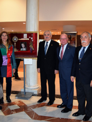 La Caixa de Sevilla abrió sus puertas, para la exposición Pasión y Eucaristía.