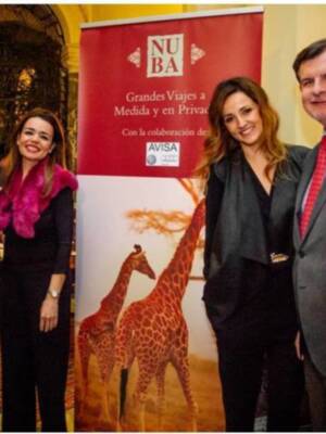 NUBA Sevilla acogió anoche en su reinaugurada tienda de viajes tailor made, ubicada en el patio de la emblemática Casa Palacio Conde de Casa Galindo,el cóctel de presentación de su nuevo Catálogo 2016, con exclusivas propuestas y últimas tendencias en via
