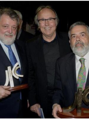 SERRAT, SALAZAR Y BAJUELO, PREMIADOS EN SEVILLA CON EL PREMIO EL DEMÓFILO POR LA MARCHA «LA SAETA»
