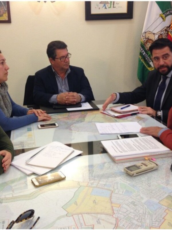 Fran González y Antonio Peña proyectan usos públicos para suelos y viviendas protegidas en Chipiona