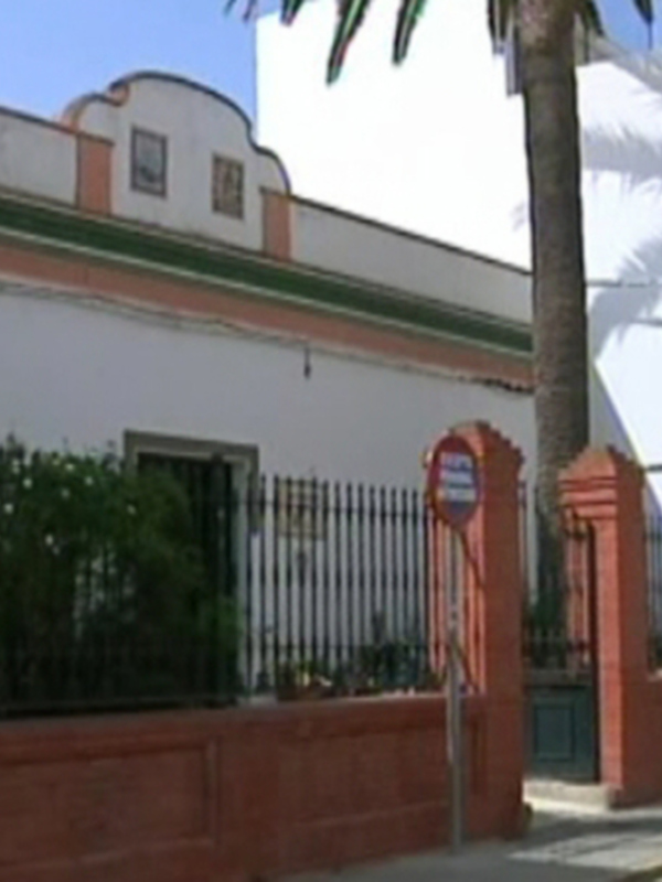 Estefanía Jurado ofrece asesoramiento de Bienestar Social para las ayudas a mayores y personas con discapacidad(Chipiona)