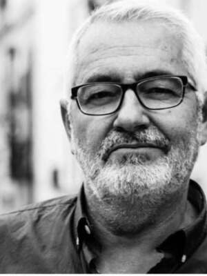 MANUEL MACHUCA PRESENTA TRES MIL VIAJES AL SUR (Editorial Anantes) NOVELA FINALISTA DEL PREMIO ATENEO DE SEVILLA