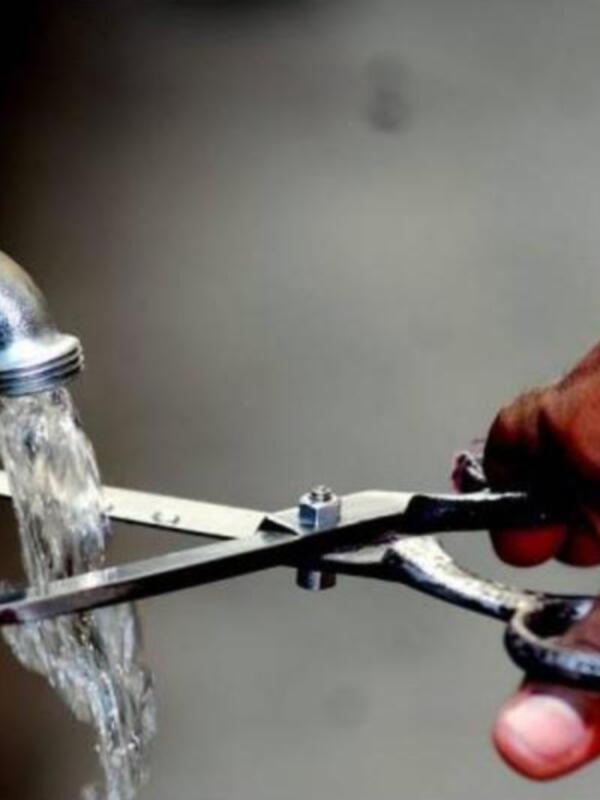 El Pleno aprueba  la moción  de Izquierda Unida para poder garantizar los  suministros mínimos vitales de agua potable en el municipio de Chipiona .