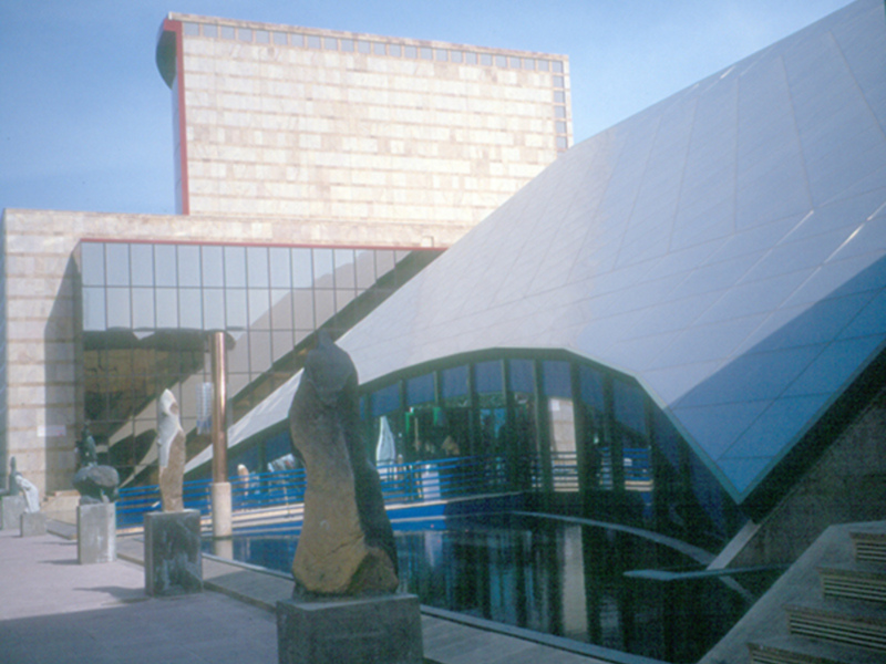 Pabellones y edificios de la Exposición Universal  (1992) existentes en 2016 en el Camino de Los Descubrimientos.