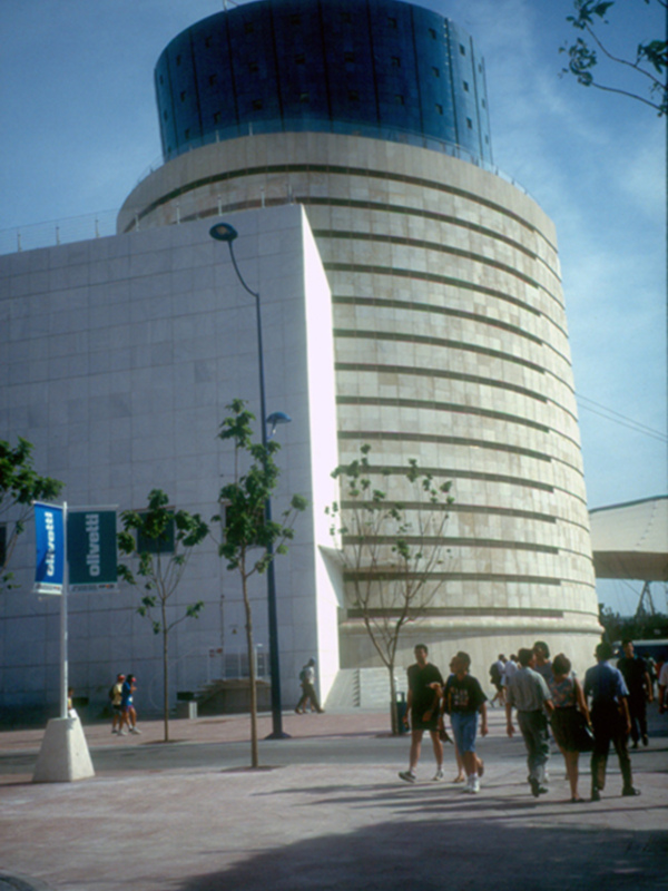 Pabellones y edificios de la Exposición Universal (1992) existentes en 2016 en la calle José de Gálvez.