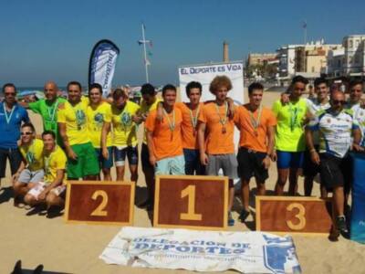 El acuatlón por equipos en la playa de Regla se consolida en su segunda edición alcanzando los 104 participantes