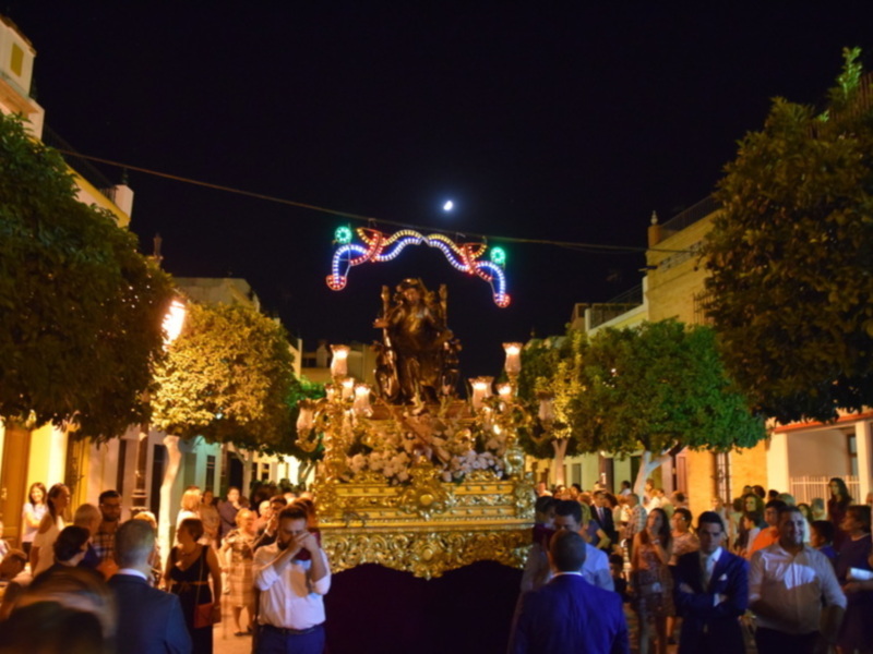 Procesión de subida del Santo Patrón Ilipense San Gregorio de Osset vecino de la villa y alcalde perpetuo de la localidad.