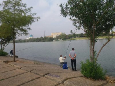 Pescadores en el río