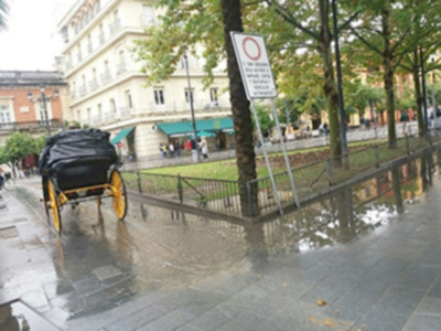 La lluvia descubre hundimientos y baches en los pavimentos