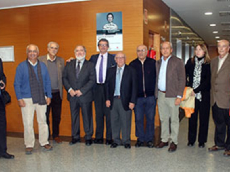 El presidente del Colegio Oficial de Médicos de Sevilla inaugura la exposición ‘Miradas’